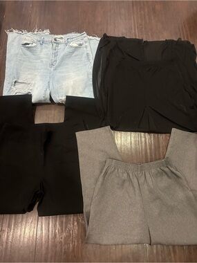 Lot of 4 Women’s pants & jeans size 13/14 Briggs NY, Connected